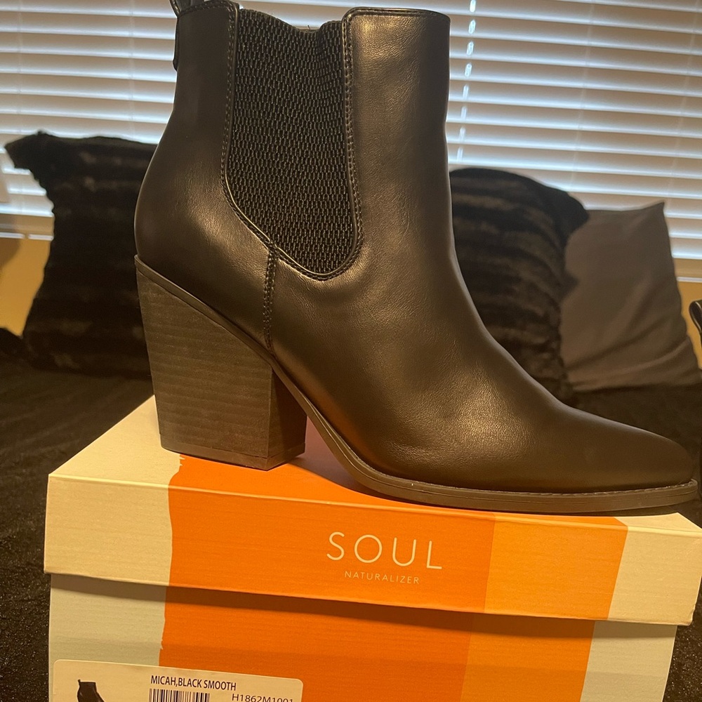 Soul by Naturalizer New in box black smooth leather booties SZ 10